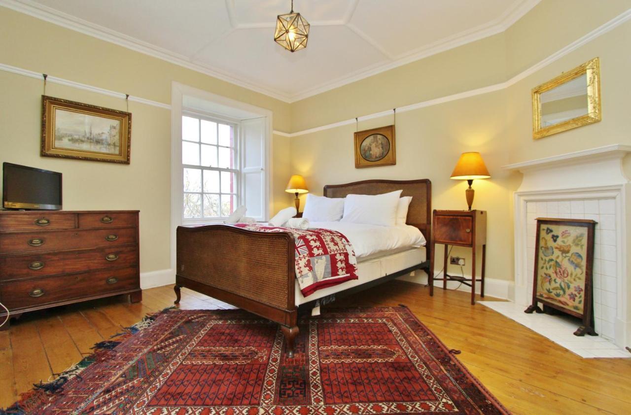 Elegant 3-Bedroom Ramsay Garden Apartment In Edinburgh City Centre Экстерьер фото