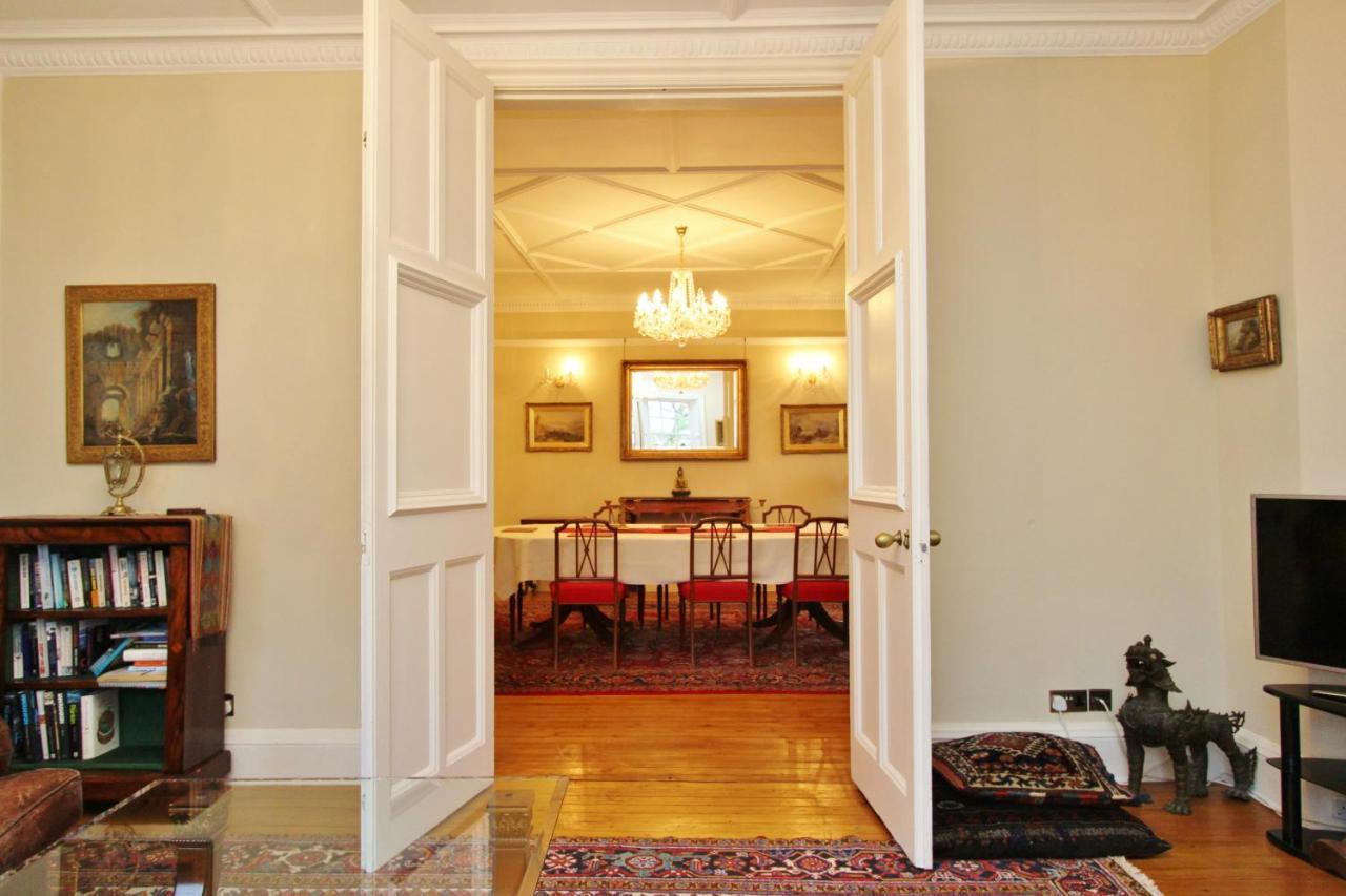 Elegant 3-Bedroom Ramsay Garden Apartment In Edinburgh City Centre Экстерьер фото